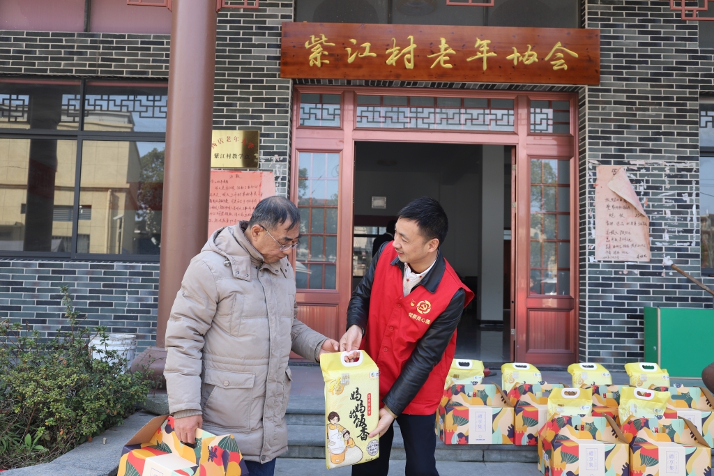 暖春意，敬老情-星空app官方在线入口-星空（中国）多年坚持慰问孤寡老人